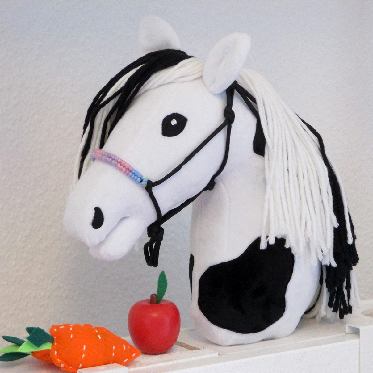Hobby Horse Schecke – handgenähtes Hobbyhorse